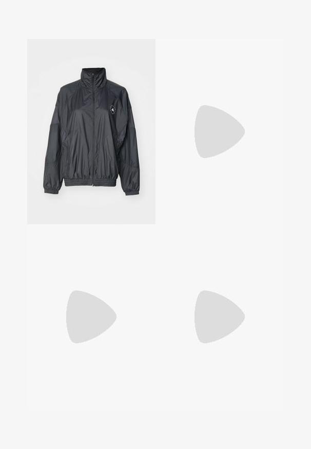 Chaqueta negra con cremallera y cuello alto, puños elásticos y cintura fruncida. Fabricada en un tejido ligero y suave con un detalle de logo.; Top deportivo negro de corte corto, hecho de tela que absorbe la humedad, con cuello redondo, diseño sin mangas y logo blanco en el pecho.; adidas Performance Leggings - black; Zapatilla de correr con parte superior de malla gris, acentos en rosa y rayas blancas. Cuenta con una suela acolchada y un diseño elegante y aerodinámico.