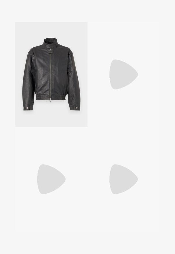 Schwarze Lederjacke mit Stehkragen, Reißverschluss vorne, elastischem Saum und Seitentaschen. Glatte Textur mit minimaler Detailgestaltung.; Schwarzes Tanktop mit Rundhalsausschnitt und breiten Schulterträgern. Aus weichem Stoff gefertigt, mit glatter Textur und schlichtem Design.; Schwarze bunte weit geschnittene Hose aus einem strukturierten Stoff, mit einem elastischen Bund und seitlichen Taschen. Einfaches, minimalistisches Design ohne Verzierung.; Schwarze Leder-Ankle-Boots mit schnürbarem Vorderteil, gelben Nähten, runder Zehenpartie und dicker, strukturierter Gummisohle.