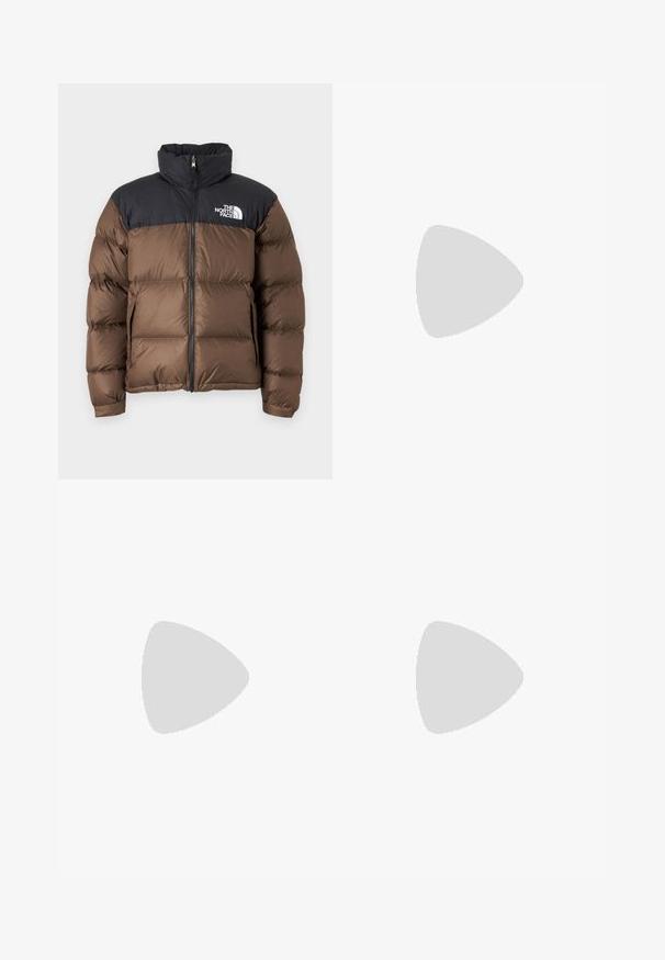 Jachetă puf marron cu o secțiune superioară izolată neagră, având un guler înalt, fermoar frontal și un logo pe partea stângă a pieptului.; Tricou din bumbac, cu mânecă scurtă, de culoare maro deschis, ce prezintă un mic logo alb pe piept. Guler clasic rotund, textură netedă și croială standard.; Pantaloni portocalii cu croi larg, cu un tiv elastic, buzunare laterale cu fermoar și o țesătură lejeră și texturată, concepuți pentru confort și mobilitate.; Adidașii Nike Air Max 90, în nuanțe de bej și negru, sunt realizați din materiale din plasă și piele, cu amortizare vizibilă și șireturi negre.