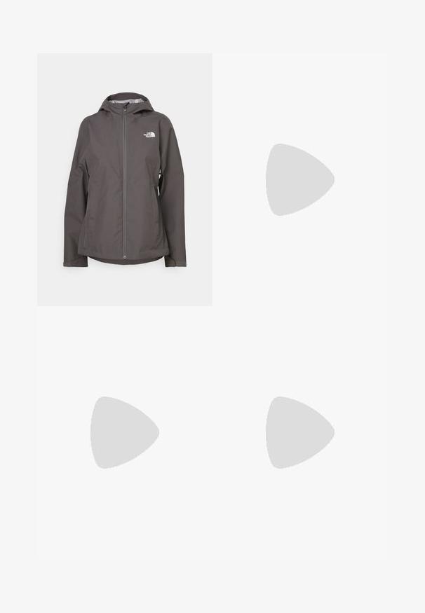 The North Face WHITON JACKET - Hardshell jakna - smoked pearl; Črn kratkosleeven športni majica iz lahkega materiala. Ima okroglo ovratnik, teksturno vzorčenje in bel logotip na zgornjem levem prsnem predelu.; Črne trenirke z elastičnim pasom in manšetami, narejene iz mehkega materiala, z stranskimi žepi in logotipom na levi stegn.; Črne atletske čevlje z teksturiranim zgornjim delom, ki imajo sivo obrobo in belo srednjo podplat. Vključujejo zanko za vprego in izstopajočo blagovno znamko na peti.