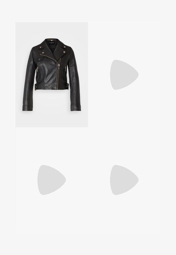 Giacca da motociclista in pelle nera con zip in argento, bottoni a pressione e design aderente. Presenta un colletto a punte e una lunghezza accorciata.; T-shirt nera in cotone con colletto rotondo, maniche corte e logo ricamato blu "Calvin Klein JEANS" sul davanti.; Gonna nera plissettata con vita a coste, occhielli in metallo all'orlo e un design in tessuto testurizzato per un tocco di dettaglio in più.; Mocassini in pelle nera con punta arrotondata, suola spessa e testurizzata, e minime cuciture. Design elegante senza lacci o parti metalliche visibili.
