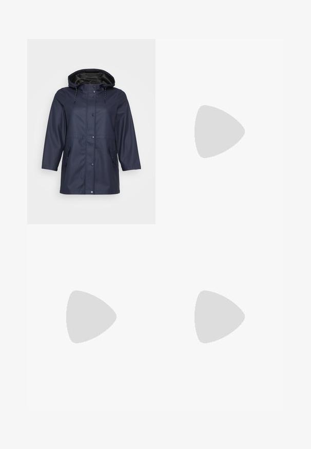 Imperméable bleu marine avec capuche, doté d'une fermeture éclair et de boutons, et de deux poches latérales, présenté sur un fond clair.; Trois T-shirts ajustés en blanc, gris et noir. Chacun présente un décolleté large et des manches courtes. Fabriqués en tissu lisse et extensible.; Pantalon évasé noir en tissu extensible, présentant une taille haute et une texture lisse. Le pantalon s'élargit à partir du genou.; Baskets montantes en toile noire avec semelles et lacets en caoutchouc blanc. Elles présentent un logo circulaire sur le côté et un contraste de coutures blanches.