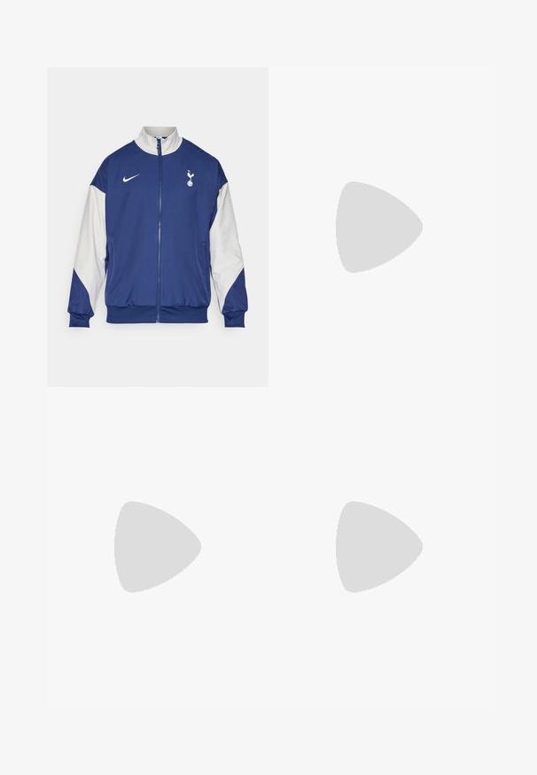 Veste bleu marine avec des manches blanches, fermeture zippée intégrale, col haut, logo Nike et emblème de Tottenham Hotspur sur la poitrine gauche.; Maillot de football à manches longues blanc avec des accents bleu marine, comportant le logo de Tottenham Hotspur et "AIA" en rouge sur le devant.; Jogging en maille gris clair de Nike avec des accents noirs. Comprend des logos brodés, une taille élastique avec cordon de serrage et des chevilles resserrées.; Baskets en cuir noir avec surface texturée, swoosh Nike blanc, semelle grise, bout rond et design à lacets. Comprend des perforations sur la boîte à orteils.
