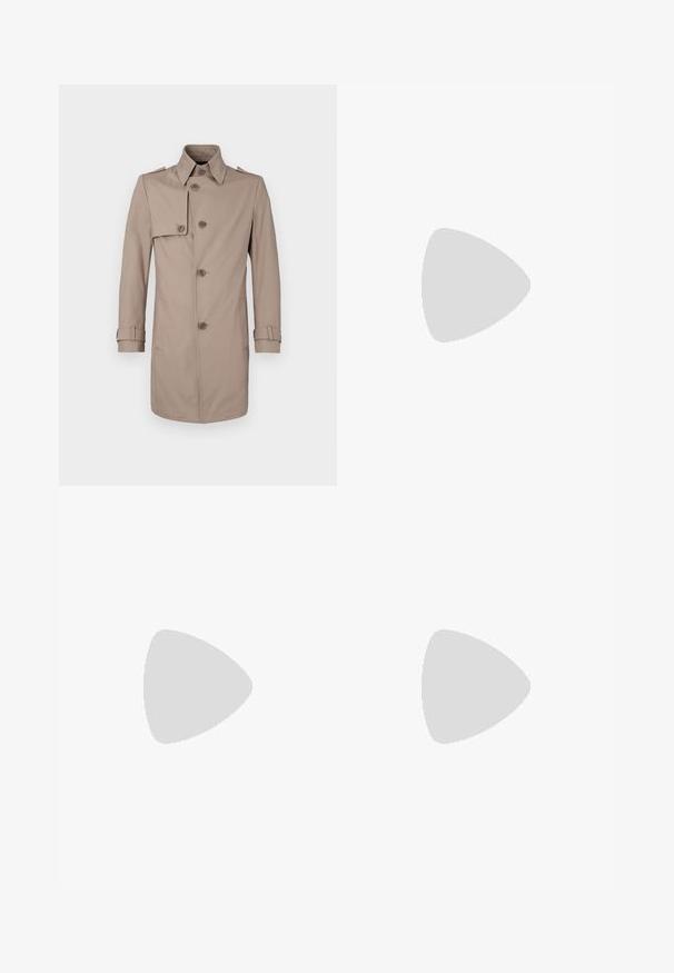 Beżowy trench coat z podwójnym zapięciem, wyraźnym kołnierzem i paskami przy mankietach. Posiada dwie boczne kieszenie i brązowe guziki.; Dwie koszulki z długim rękawem: jedna biała, a druga ciemnoszara. Obie mają okrągłe dekolty i gładką, miękką teksturę.; Granatowe spodnie wykonane z gładkiego materiału, z przodem zapinanym na guzik, prostym kroju i kieszeniami bocznymi. Brak widocznych wzorów i zdobień.; Calvin Klein - Półbuty wsuwane