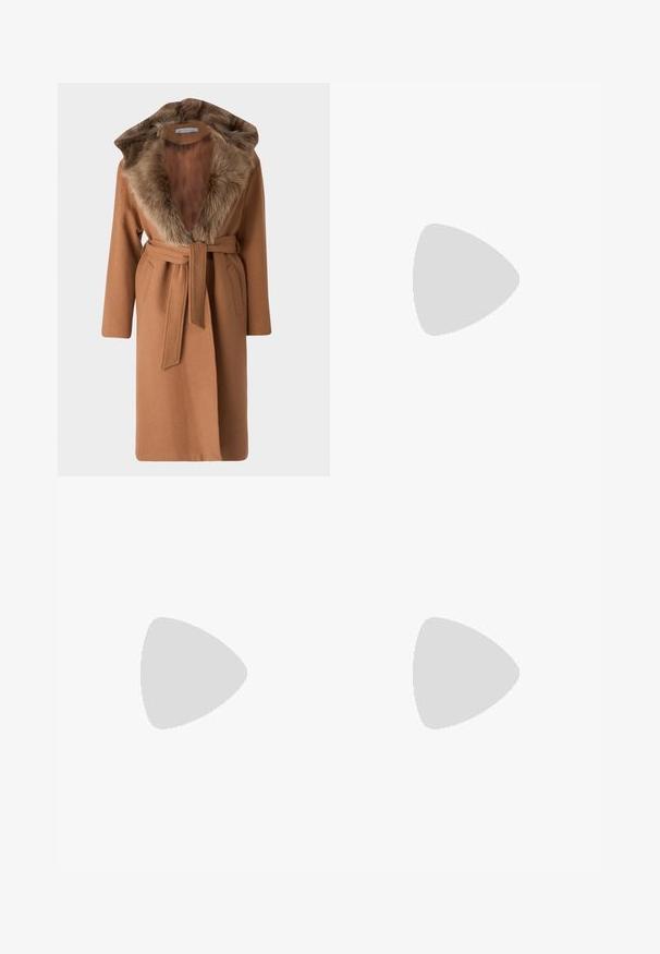 STUDIO ID Classic coat - camel/toscana honey; Filippa K LOOSE FIT TEE - Basic T-shirt - white; Filippa K EMMA TROUSERS - Trousers - black; Stuart Weitzman BRIA BALLET FLAT - Ballet pumps - golden; Black leather handbag with a flat rectangular shape, gold hardware, and a top handle. Features a clasp closure and signature logo detail.