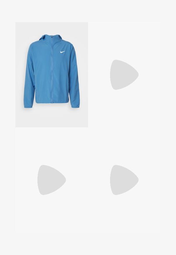 Lyseblå Nike vindjakke med hætte, frontlynlås, lange ærmer og et lille hvidt logo på venstre brystområde.; Hvid ærmeløs sportsskjorte lavet af letvægtsmateriale. Har rund halsudskæring og et lille sort Nike-logo øverst til venstre.; Sorte Nike joggers med elastisk talje, tapered ben og en diskret logo-accent. Fremstillet af glat stof med et enkelt design.; Sorte athletic sko med en tekstureret overdel, hvidt swoosh-logo, polstret hæl og en kontrasterende hvid sål med et zigzagmønster.
