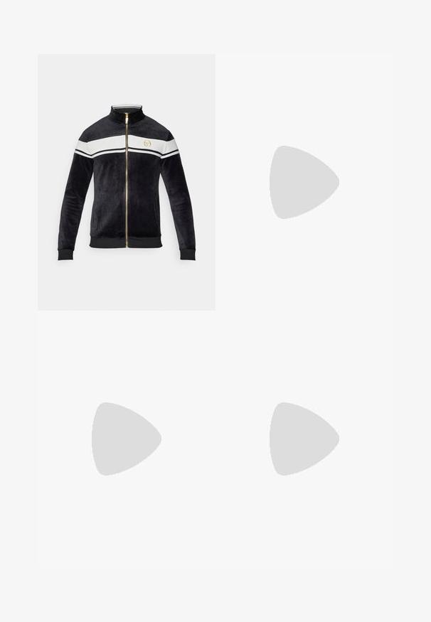 Čierna zamatová bundou na zips s vysokým golierom, biele pruhy cez hrudník, zlaté kovanie a detail loga. Rífske manžety a lem.; Tri biele rebrované tielka vyrobené z bavlny. Majú okrúhly výstrih a malé čierne štítky pri leme. Dostupné v rôznych veľkostiach.; Čierne nohavice s elastickým pásom a rovním strihom, vyrobené z hladkej látky, s elastickými manžetami na členkoch a bez viditeľných vreciek.; Čierne športové tenisky s textúrovaným zvrškom, bielym logom Swoosh, polstrovanou pätou a kontrastnou bielou podrážkou s cik-cak vzorom.