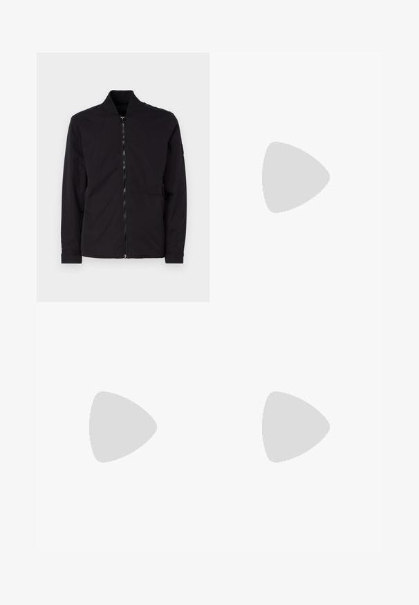Veste noire avec fermeture éclair, col côtelé, manches longues et tissu lisse. Présente un design minimaliste sans motifs ou accents visibles.; T-shirt noir en coton à manches courtes. Présente un logo "ROOTS" vert sur le devant, un col rond et une coupe standard.; Pantalons noirs en mélange de coton avec une coupe slim, dotés d'une fermeture à bouton, de poches et de revers pour une finition décontractée.; Baskets noires à enfiler avec un dessus en cuir texturé, semelle en caoutchouc blanche et sans lacets visibles. Présente le logo de la marque sur le côté.