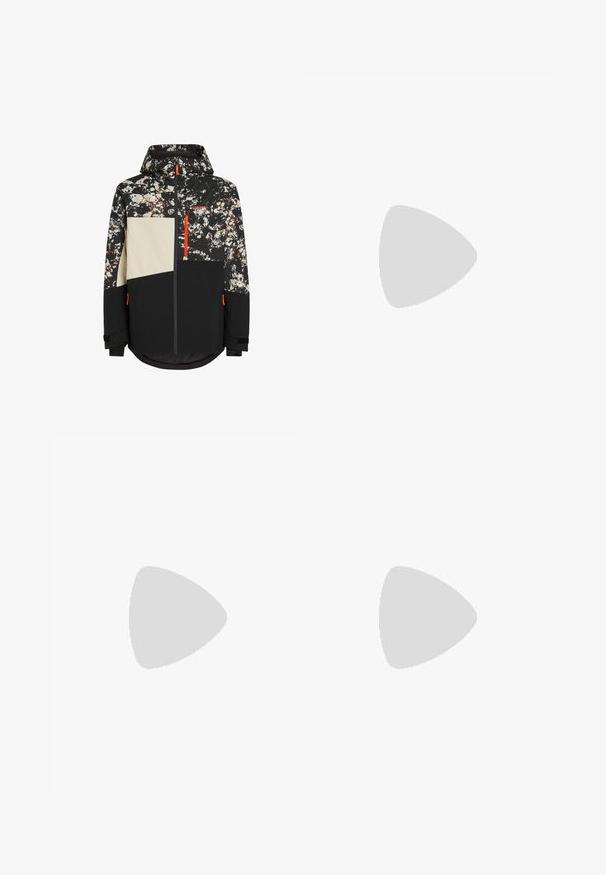 Skijack met een zwarte basis en een camouflagepatroon in witte, bruine en rode accenten; inclusief een capuchon, ritssluiting en verstelbare manchetten.; Zwarte T-shirt met korte mouwen, gemaakt van lichtgewicht stof. Bevat een klein wit logo op de linkerborst en verfijnde schouderaccenten.; Zwarte sportieve broek gemaakt van lichtgewicht stof, met een trekkoord in de taille, zijzakken en taps toelopende boorden bij de enkels.; Zwarte sportieve schoen met een gestructureerde mesh bovenkant, solide zwarte accenten en een lichte witte buitenzool. Voorzien van vetersluiting en een treklus.