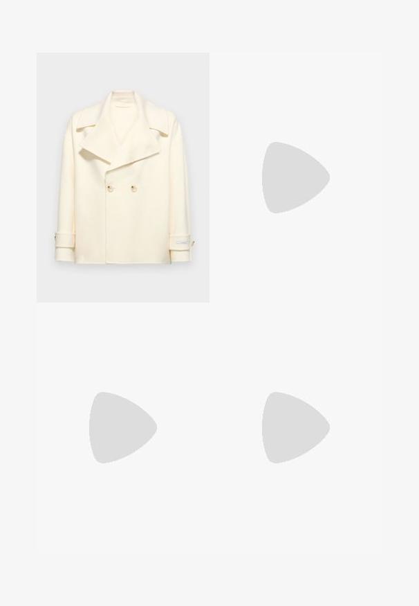 Marella IDOLO - Kort kappa / rock - panna; Svart polotröja i mjukt tyg. Har långa ärmar, hög krage och ribbade ärmar och nederkant för en figurnära look.; Svarta vida byxor med en slät yta, strukturerad midja och framvikningar. Minimalistisk design utan synlig hårdvara.; Svart läderhögklackad sko med spetsig tå och rund, bollformad klack. Slät yta med en elegant, minimalistisk design.