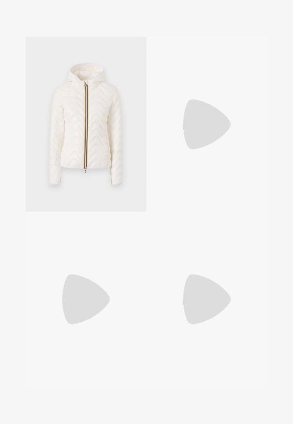 Hvit quiltet jakke med en tettsittende hette, med glidelås foran prydet med en flerfarget stripe og et teksturert bølgemønster gjennom hele jakken.; Koftet laget av bomull har horisontale marineblå striper på hvit bakgrunn. "Tommy Hilfiger" brodert i kursiv på brystet. Rund hals.; Plissert hvit skjørt med en svart elastisk midje som har "LACOSTE"-logoen. Midjelengde design med myk tekstur.; Hvite lær sneakers med tykk hvit såle, svart semsket hælforsterkning og preget logo på siden. Snøresystem med seks hull.