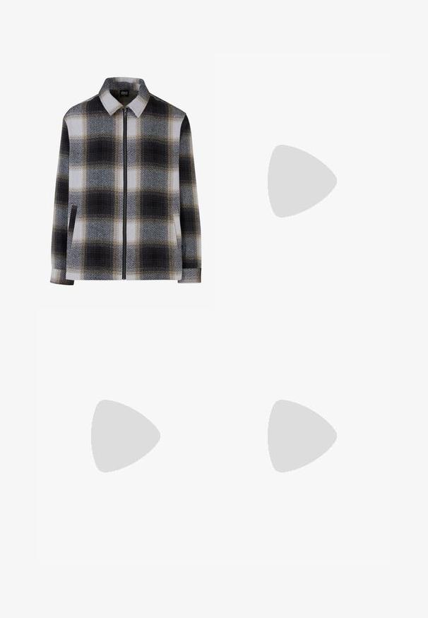 Kraepliga jope ruudulises mustris, kus on musta, valge ja beeži toone. Lukuga sulgemine ja kaks küljetaskut. Pehme tekstuur.; Valge lühikeste varrukatega T-särk, millel on vasakul rinnal punane tekst "Studio Originals Edition", esitatud neutraalsel hallil taustal.; Pier One Chino-püksid - black; Valged sneake'rid sujuva nahk-ülaosaga ja sametiste detailidega. Varustatud aukudega varbaosa, lapikute paelte ja tekstuurse detailiga kummist tallaga.