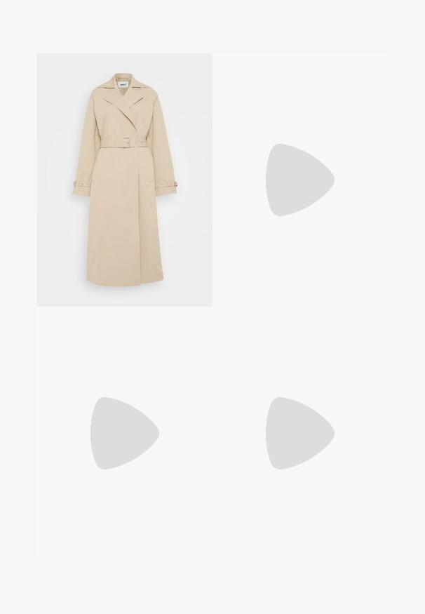 Beige trenčkot s opaskem v pase, širokými klopami a dlouhými rukávy. Obsahuje knoflíkové manžety a boční kapsy; hladká, lehká tkanina.; Bílý bavlněný tričko s klasickým kulatým výstřihem, krátkými rukávy a přiléhavým střihem. Žádné vzory ani akcenty nejsou viditelné.; Šedé tepláky s elastickým pasem, detaily se šňůrkou a malým bílým logem Nike na levém stehně. Měkká tkanina, volný střih.; Bílé kožené tenisky s šedými detaily, perforovaná špička, ploché tkaničky, polstrovaný límec a texturovaná gumová podrážka.