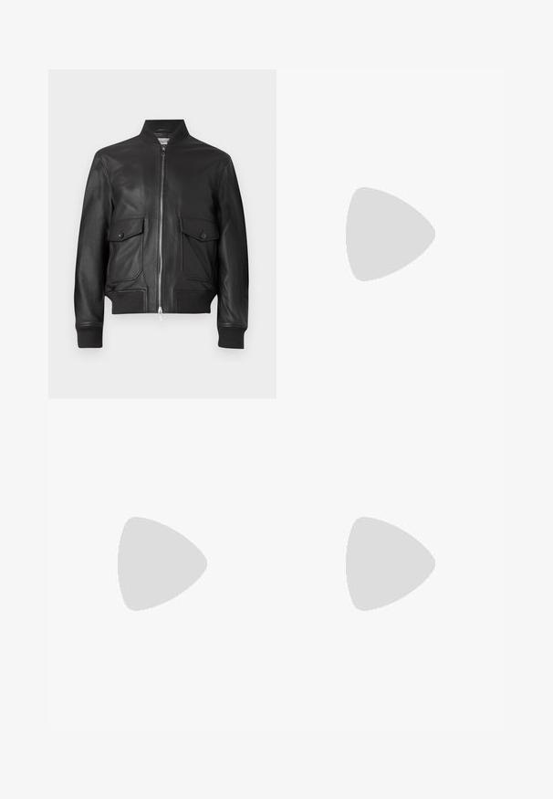 Mustmust värvi nahast pommikur Jacket, millel on tõmbluku sulgemine, ribidega krae ja kaks esi-taskut. siledat tekstuuri ja struktureeritud disain.; Must musta T-särk, ümar kaelus, lühikesed varrukad ja valge logo trükk vasakul rinnal. Lihtne, ühtlane värvitoon.; Mustad püksid siledast kangast, millel on ees voldid, nööbisuletus ja pahkluul keeratud varrukad.; Must musta loafers ümarate varvastega, peene tikandiga ja madala kontsaga, millel on sile tekstuur ja minimalistlik disain.