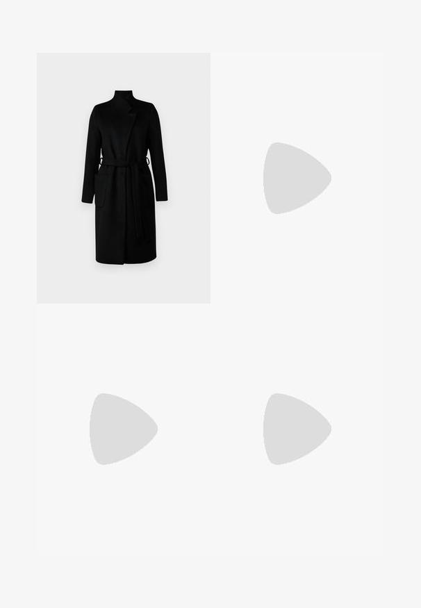 Bruuns Bazaar CATARINABBPERLE COAT - Klasisks mētelis - black; Melna ribota kardigāna ar garām piedurknēm un atvērtu priekšpusi. Mīksta tekstūra un minimālistisks dizains, kas pārsniedz ceļgala līmeni. Bez aizdariem.; Melna īsa piedurkņu turtlenecka blūze, izgatavota no viegla auduma ar gludu tekstūru un pieguļošu formu, ar augstu kakla izgriezumu.; Agolde HARPER CROP - Džinsi ar platām starām - blue; Augstas melnas ādas zābaki ar plūstošu dizainu, pointētām purngalēm un zelta ķēdes akcentu ap potīti. Zems bloku papēdis. Gluda tekstūra.