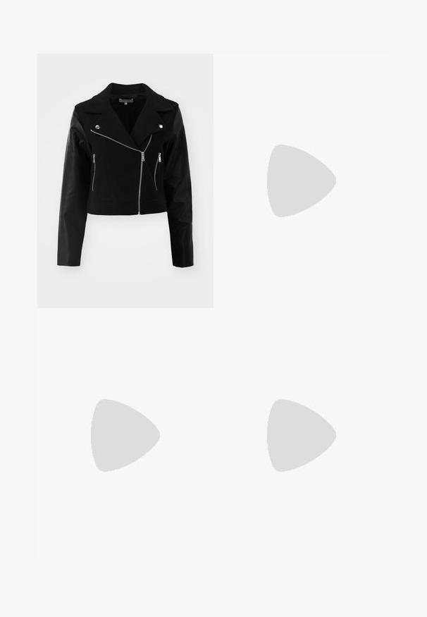 Zwarte cropped jas met een wollen lichaam en lederen mouwen. Kenmerkt zich door een notch-kraag, zilveren ritsen en twee voorste ritszakken.; Drie langmouwige tops gestapeld: zwart, grijs en wit. Elke top heeft een ronde halslijn en een cropped ontwerp van soepel, lichtgewicht materiaal.; Zwarte flare leggings gemaakt van rekbaar materiaal. Beschikt over een brede tailleband en een zachte textuur, met een getailleerd silhouet dat uitloopt bij de zoom.; Grijze nubucklederen sneakers met witte veters, zwarte strepen en een witte rubberen zool. Bevat een rond logo op de tong en een gumzool.