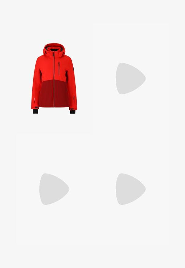 Rote wasserdichte Jacke mit Kapuze, featuring ein dunkleres rotes Panel, schwarze Akzente, Reißverschlusstaschen und verstellbare Bündchen.; Schwarzes Baumwoll-T-Shirt mit Rundhalsausschnitt, kurzen Ärmeln und einem weißen "nike"-Logo, das in der Mitte mit floralen Akzenten verziert ist.; Schwarze weit geschnittene Hosen mit einem elastischen Bund und einem kleinen weißen Nike-Logo. Der Stoff hat eine glatte Textur und ist für Komfort und lässiges Tragen konzipiert.; Weiße und braune Nike Air Jordan Sneaker mit rosa Akzenten, im Low-Top-Design, weißen Schnürsenkeln und einer strukturierten Gummisohle.