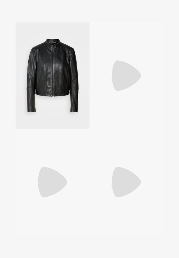 Jaqueta de couro preta com colarinho alto, fecho frontal e design justo. Apresenta costuras angulares e comprimento cropped. Textura suave.; Top preto de manga curta feito de tecido suave. Apresenta um decote redondo e detalhe drapeado no ombro. Design simples e ajustado.; Calças largas em algodão bege claro. Apresentam uma cintura alta, bolsos frontais e um corte reto. Acabamento de bainha limpo, sem padrões.; Sapatilha branca com acabamento liso, detalhe preto no calcanhar e design com atacadores. Apresenta a marca "Calvin Klein" na lateral. Estilo minimalista.