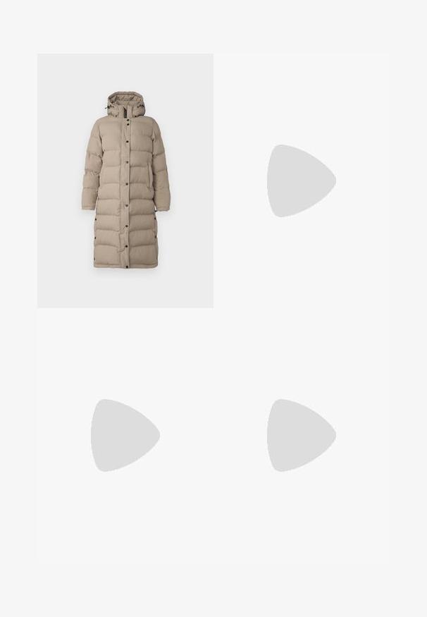 Beiges pūkains mētelis līdz ceļiem, ar quilted dizainu un lielām daļām, melniem spiedpogām. Iespējo noņemamu kapuci un augstu apkakli.; Tumši zili izgriezts adīts džemperis ar ribotu tekstūru, īsām platām piedurknēm un apaļu kakla izgriezumu. Vienkāršs dizains, bez redzamām rakstu vai akcentiem.; Platās kājas džinsi tumši zilā denima krāsā. Iespējas: piecas kabatas, siksnu cilpas un neapstrādāta apakša ar redzamām šuvju detaļām.; Melnas ādas platformas kurpes ar masīvu bloku papēdi, apaļu purngalu un tradicionālu saistīšanas dizainu. Izceļas ar gludu tekstūru un minimālu apdari.