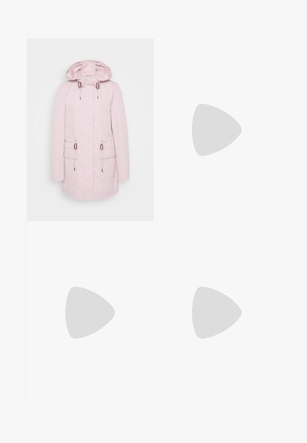 Veste imperméable rose avec capuche, comprenant deux poches avant, des cordons de serrage réglables et des accents en bronze. Texture lisse et design mi-long.; Trois T-shirts ajustés en blanc, gris et noir. Chacun présente un décolleté large et des manches courtes. Fabriqués en tissu lisse et extensible.; Pantalon évasé noir en tissu extensible, présentant une taille haute et une texture lisse. Le pantalon s'élargit à partir du genou.; Baskets montantes en toile noire avec semelles et lacets en caoutchouc blanc. Elles présentent un logo circulaire sur le côté et un contraste de coutures blanches.