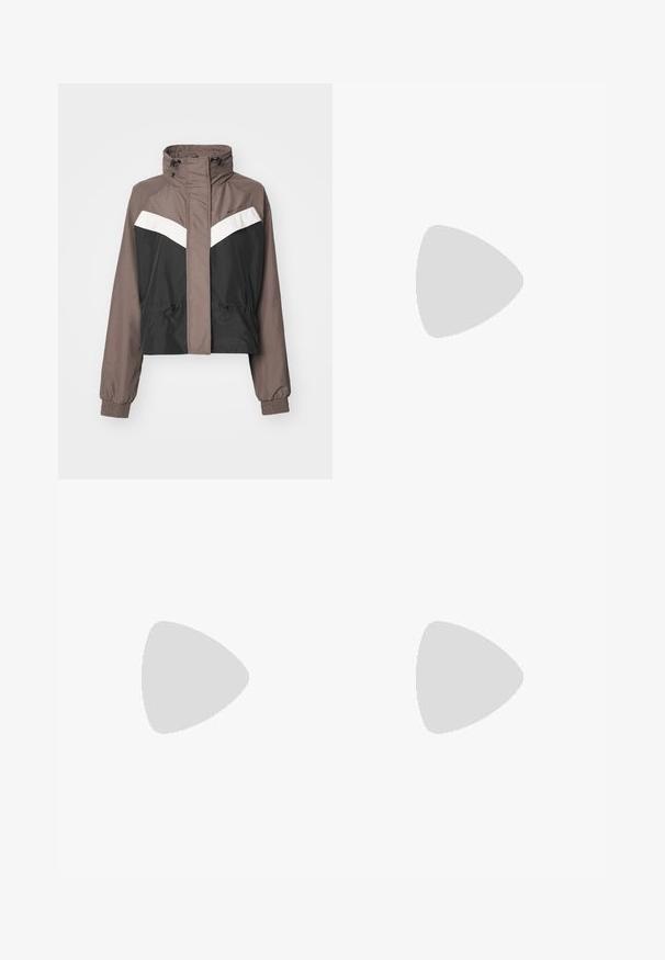 Gekürzte Jacke in Braun und Schwarz mit einem weißen Zickzackmuster, verstellbaren Kordeln in der Taille, hohem Kragen und elastischen Bündchen.; Hellblaues T-Shirt mit kurzen Ärmeln aus weichem Stoff, mit Rundhalsausschnitt und einem kleinen weißen Logo auf der Brust. Nahtdetails sind sichtbar.; Weiße Sportshorts mit elastischem Bund, aus leichtem, glattem Material und einer lockeren Passform. Getragen mit schwarzen Laufschuhen.; Leichter Laufschuh mit einem strukturierten grauen und weißen Mesh-Obermaterial, flexibler Sohle und einem limonengrünen Akzent auf der Außensohle.