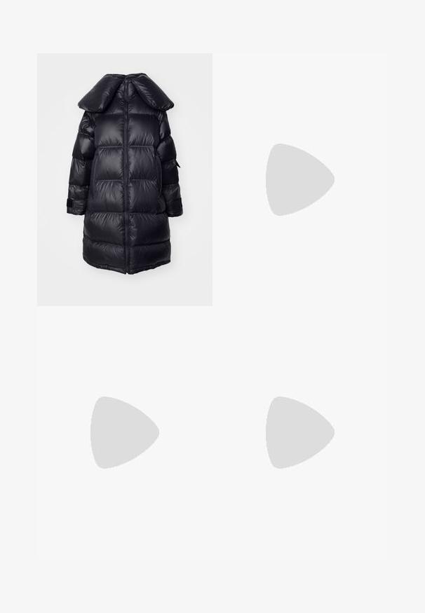 Black puffer coat with a large collar, featuring quilted sections, a central zipper, and elastic cuffs. Smooth, shiny fabric texture.; Holzweiler TINE FLUFFY CARDIGAN - Cardigan - black; Dark gray cropped sweater with a high neck, made of textured knit material and featuring short sleeves and a straight bottom hem.; Light gray, wide-leg trousers made of textured fabric, featuring two front pleats and two side pockets. Clean, tailored design.; Puffer jacket with a brown and black pattern, paired with a brown snake print mini skirt, black knee-high boots, and a small black bag.