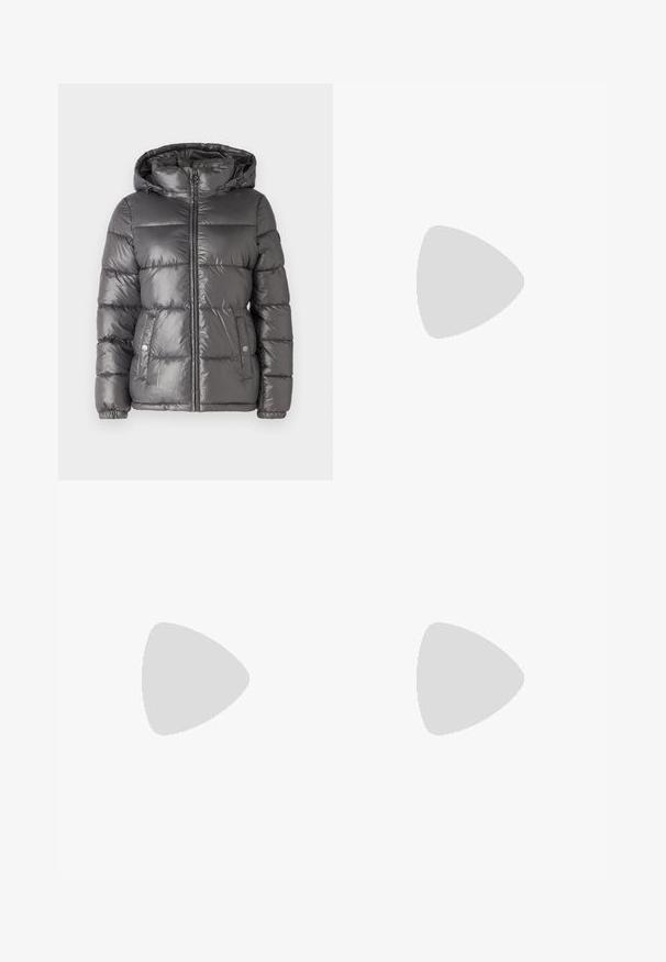 MICHAEL Michael Kors ULTRA LIGHTWEIGHT PUFFER - Vinterjakke - malachite; Rosa ermeløs T-skjorte i myk stoff, med rund hals og uferdige armhull med kontraststing detaljer.; Mørkeblå flagrende jeans laget av denim. Har høy midje, frontlommer og splittdetaljer ved kanten. Klassisk femlommers design.; Svart skinnballettflatt med rund tå, glatt tekstur, minimal sømdetalj, og et fleksibelt såledesign.