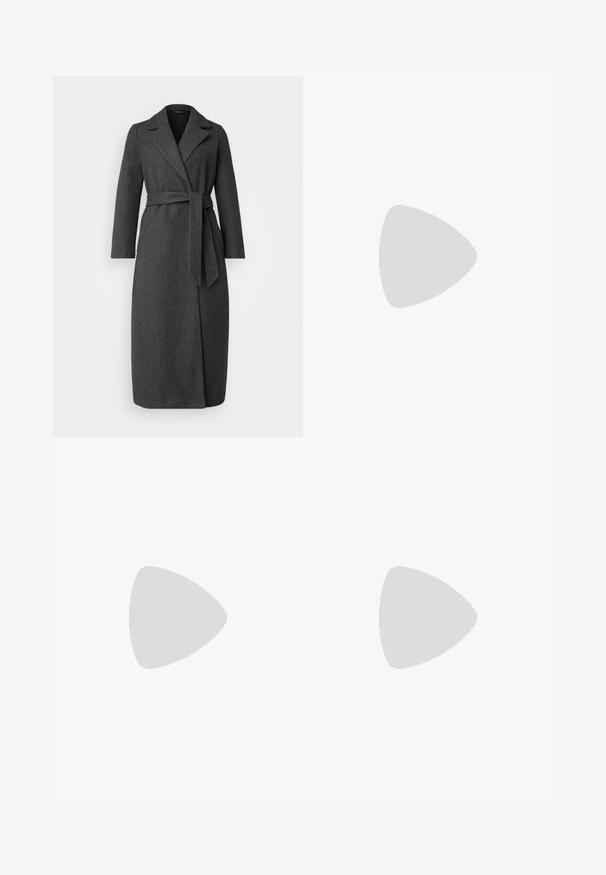 Dlouhý tmavě šedý kabát z vlněné směsi s límcem, páskem v pase a bočními rozparky. Hladká textura s minimálními detaily na kapsách.; Černé bavlněné tričko, krátké rukávy, kulatý výstřih, volný střih, hladká textura, jednoduchý design, bez vzorů nebo akcentů.; Kalhoty se širokými nohavicemi se zebřím vzorem v béžových a černých pruzích, vyrobené z měkké látky s předními kapsami a zapínáním na knoflíky.; Černé sandály na tenkém podpatku se čtveratou špičkou a nízkým blokovým podpatkem. Mají několik tenkých popruhů a nastavitelné zapínání okolo kotníku. Vyrobeny z hladké kůže.