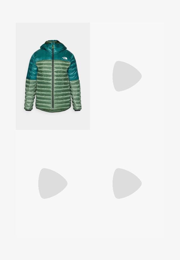 Geïsoleerde hooded jas met een groen en teal kleurblokontwerp. Biedt een ritsluiting en elastische manchetten, gemaakt van glanzend nylon materiaal.; Zwarte T-shirt met korte mouwen, gemaakt van lichtgewicht stof. Bevat een klein wit logo op de linkerborst en verfijnde schouderaccenten.; The North Face HORIZON PANT - Outdoorbroeken - black; Zwarte trailrunning schoen met een gestructureerde bovenkant, rubberen zool en versterkte neus. Voorzien van een gevoerde kraag en een trekhaak voor eenvoudig aan- en uittrekken.
