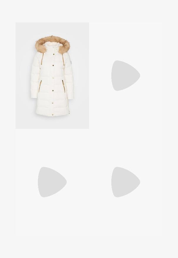 Lauren Ralph Lauren Petite FAUX-FUR-TRIM HOODED DOWN COAT - Dunkåpe / -frakk - cream; Hvit, tettsittende t-skjorte med båthals og middels lange ermer som er rullet ved mansjettene, laget av et glatt stoff.; Sorte leggings laget av elastisk materiale, med en slank passform og jevn tekstur uten synlige mønstre eller detaljer.; Sorte semskede høyhelte sko med spiss tå og blokkhelt. Designet har en jevn tekstur og en klassisk silhuett.; Gullfarget knute stud-øreringer med en vridd design. Hver ørering har en sirkulær klar bakside for sikker bruk.