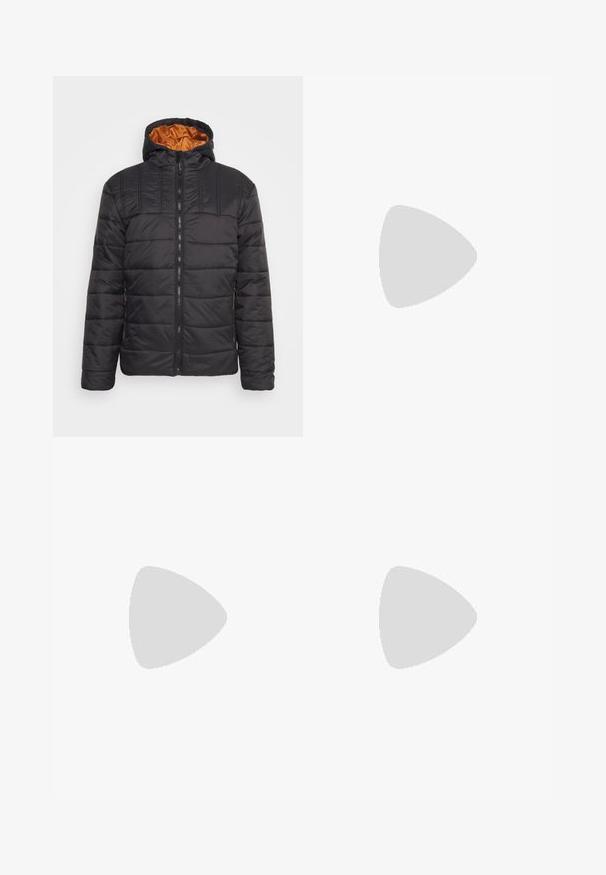 Blend BHOUTERWEAR - Vinterjacka - black; Två kortärmade skjortor: en helt svart och en vit med svarta vertikala ränder. Båda har knäppningar och en klassisk krage.; Svarta denimbyxor med rak passform, femficksdesign och framknäppning. Slät textur med minimala sömdetaljer.; Svarta lädersneakers med rund tå, med en sydd design, låg plattformssula och en texturerad, mönstrad gummisula.