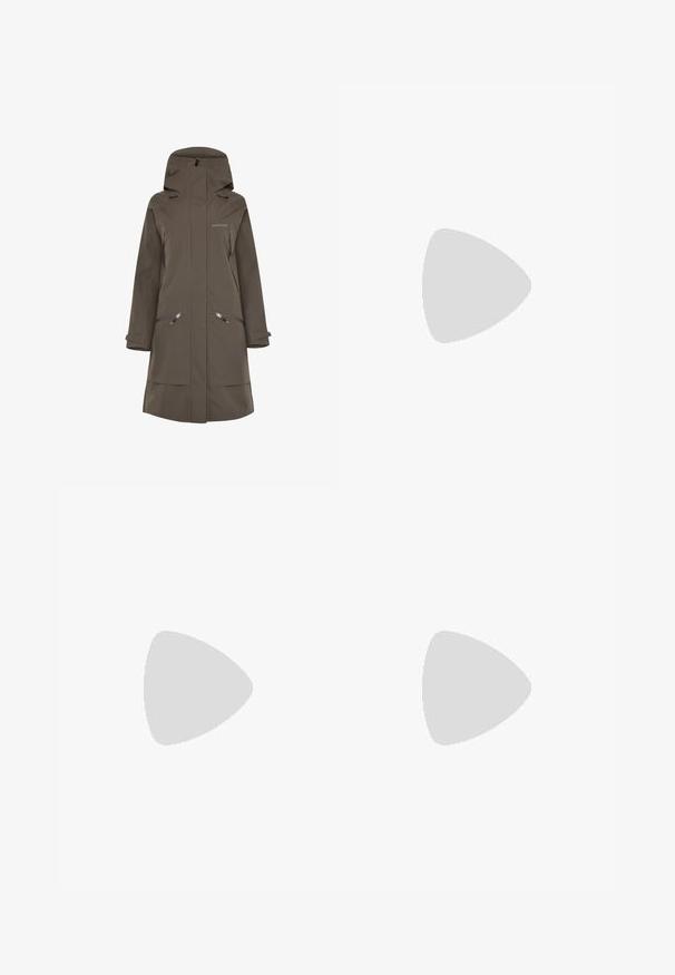 Brūna ūdensizturīga gara jaka ar kapuci, kas aprīkota ar sānu kabatām ar rāvējslēdzēju un regulējamām aprocēm, izgatavota no gludas, izturīgas materiāla.; Melnas garām piedurknēm T-krekls, izgatavots no kokvilnas ar apaļu kaklu. Tam ir mazs balts logo kreisajā krūtīs. Vienkāršs dizains un piegulums.; Melni nailona bikses ar noņemamām kājām, regulējamiem uzmavām, vairākām kabatām un logotipu uz labās kājas. Gluda, viegla tekstūra.; Gaisais zaļais pārgājienu apavi ar sietveida un gumijas materiāliem, melna saķeres ziņķis, rozā un apelsīnu akcenti, kā arī pastiprināts purngals.