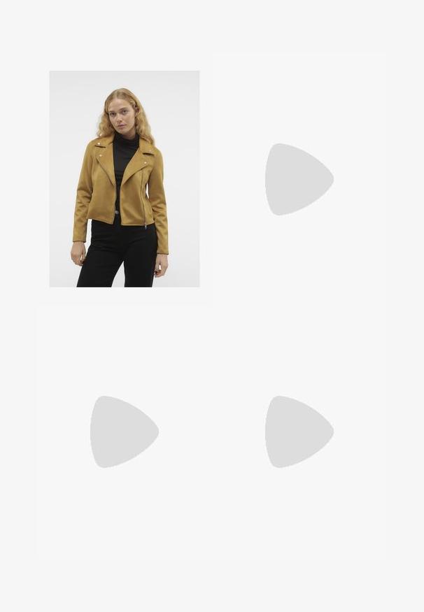 Vero Moda VMJOSE NOOS - Veste en similicuir - bistre; Trois hauts à manches longues empilés : noir, gris et blanc. Chacun a un col rond et un design court avec un tissu lisse et léger.; Jeans bleu clair à jambes larges en denim, avec une taille haute, des poches avant et un léger effet délavé sur le tissu.; Ballet flat en suédine beige avec un embout rond en cuir noir, petit talon et texture lisse, présentant des coutures minimales et un design épuré.