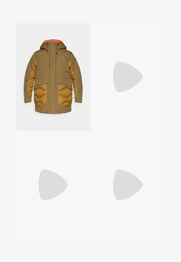 Giacca imbottita con parte superiore kaki, sezioni inferiori trapuntate marroni, due grandi tasche frontali e cappuccio regolabile con fodera arancione.; T-shirt nero a maniche corte con scollo rotondo, caratterizzato da una leggera texture mélange e dal logo bianco "TERREX" sul lato superiore sinistro.; Pantaloni leggeri neri con elastico in vita. Presentano un discreto logo "TERREX" in bianco. Tessuto morbido e design a gamba dritta.; Scarpe da corsa Terrex nere con tomaia testurizzata, suola rigida e branding prominente. Presentano un tallone imbottito per supporto e trazione.