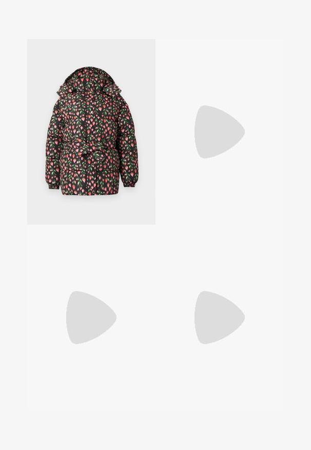 Svart puffjacka med ett blommönster som har rosa och gröna tulpaner, huva och elastiska manschetter. Stängd med knappar fram.; Svart cropped t-shirt i bomull. Har korta ärmar och rund halsringning. Slät yta med en enkel design, utan ytterligare mönster.; Svarta vida byxor i slät, glänsande tyg med resårmidja och utan synliga fickor eller hårdvarudetaljer.; Vit och beige sneaker med mesh- och mockamaterial, framträdande "N"-logotyp, vadderad krage och texturerad gummisul, upphängd ovanför en rutnätsyta.