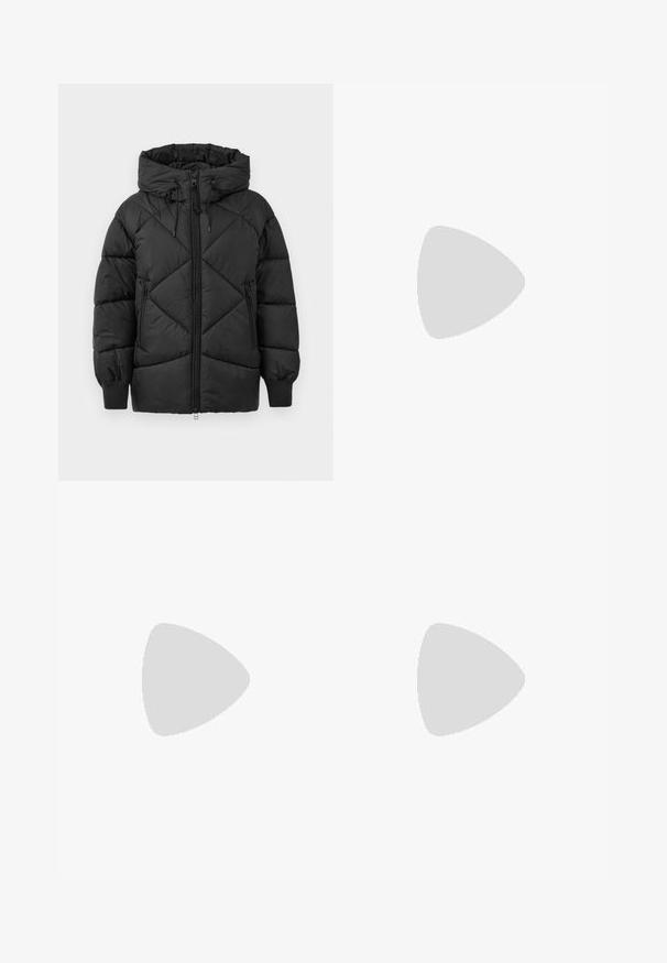 Casaco acolchoado preto com capuz, apresentando um fecho de correr, padrão com matizes em forma de losango e punhos canelados. Textura suave e lisa.; Sweatshirt rosa feito de tecido macio, com punhos e bainha canelados. A parte da frente apresenta o texto em relevo "MO'PD Marc O'Polo DENIM."; Saia mini de coríndon rosa com uma cintura ajustada e textura vertical ribeteada. A bainha é reta e apresenta um design simples, sem enfeites.; Botas de camurça pretas até ao joelho com ponta fina e salto bloco. Apresentam uma textura suave e um design simples, com um detalhe de tira lateral.