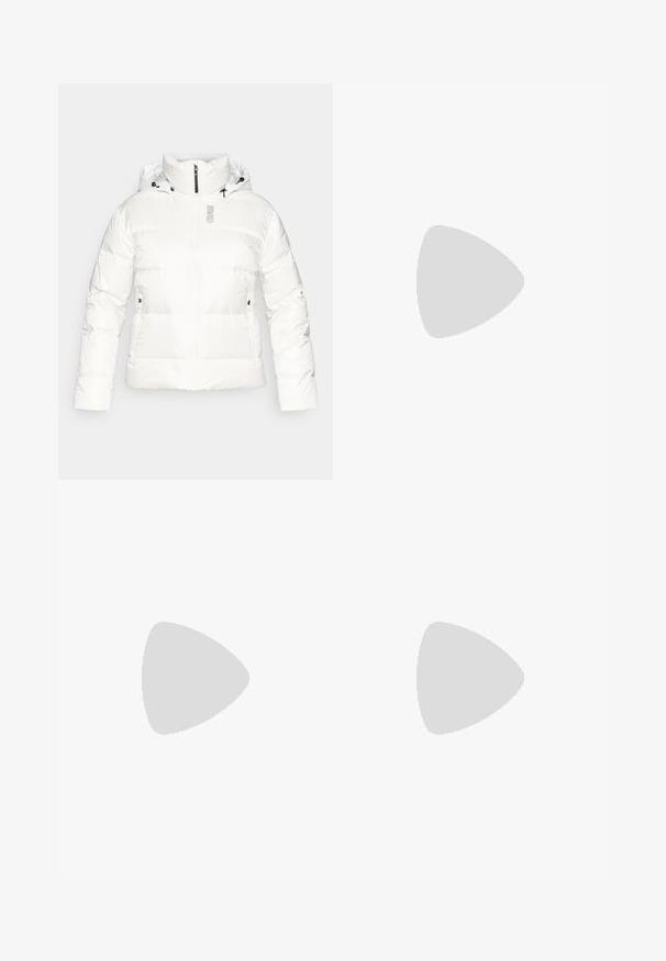 Bílá nadýchaná bunda s vysokým límcem, předním zipem a kapucí na stažení. Disponuje bočními kapsami a názvem značky "COLMAR" v šedé barvě na hrudi.; Bílý bezrukávový top s kulatým výstřihem. Vyroben z hladkého materiálu, má volný střih a minimalistický design. Bez vzorů nebo akcentů.; Světlé modré zvonové džíny z denimu, s vysokým pasem, zapínáním na knoflík a předními kapsami. Hladká textilie s minimem švů.; Chunky bílé tenisky vyrobené z texturované síťoviny a syntetických materiálů, s tlustou podrážkou a složitými vzorovými detaily podél stran.