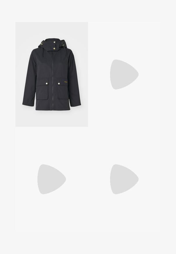 Barbour PEREZ SHOWERPROOF - Parka - dark navy/summer navy/ecru; White cropped T-shirt, short wide sleeves, soft cotton material, round neckline with subtle orange trim, minimal design, no patterns or graphics.; Wide-leg trousers in light beige cotton. Features a high waist, front pockets, and a straight cut. Clean hem finishing without patterns.; White sneakers with light green accents, textured leather, and flat rubber soles. Paired with wide-leg denim pants.