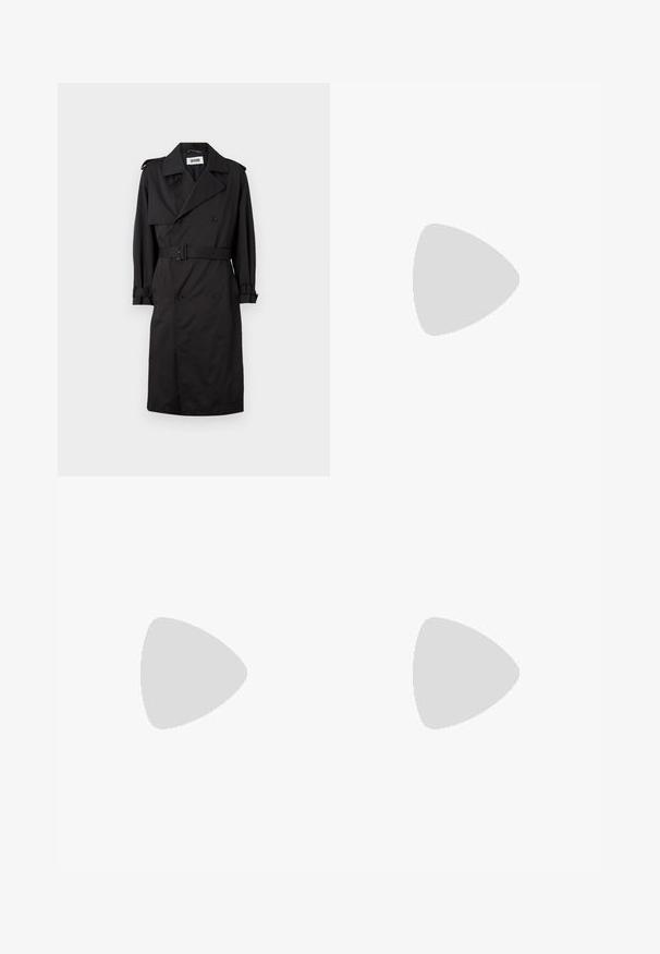 Crni trench kaput od glatke tkanine, s dvostrukim kopčanjem, širokim reverima, pojasom u struku i prilagodljivim manžetama.; PULL&BEAR JOIN LIFE - Osnovna majica kratkih rukava - black; Crne sportske hlače s elastičnom trakom oko struka, s bijelim bočnim prugama i malim logotipom. Materijal izgleda mekan i lagan.; Crne nubuk tenisice s žutim detaljima, sa tri pruge i smešnim gumenim potplatom. Imaju jastučić na jeziku za udobnost.