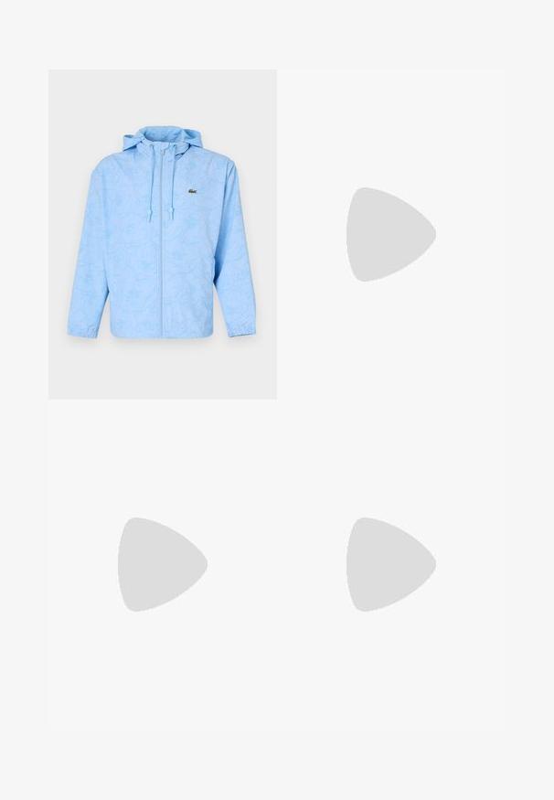 Lacoste Kerge jope - light bleu; Valge puuvillane T-särk lühikeste varrukatega, millel on diskreetne brodeeritud logo ja minimalistlik disain. Pehme tekstuur, ümar kaelusekujundus.; Heledadbežased püksid, mis on valmistatud puuvillast, varustatud elastse vöökohtaga, soonikute lõpetustega ja vasakul jalal on roheline logo lehe kujundusega.; Valged tossud siledast materjalist, millel on roheline aktsent kannaosas ja väike tikandiga krokodillilogo külgedel.