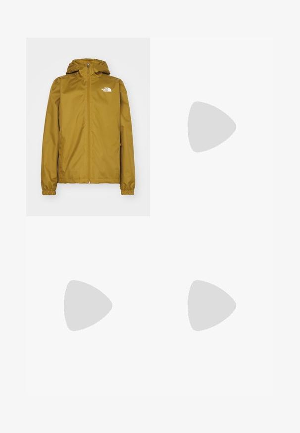 Svetlohnedá bundu s kapucňou The North Face s predným zipsom a elastickými manžetami, vystavená na bielom pozadí.; Čierne tričko s krátkym rukávom vyrobené z bavlny, s okrúhlym výstrihom a malým bielym logom na hornej ľavej strane hrude.; Čierne nepremokavé nohavice s hladkým povrchom, so značkou GORE-TEX na prednej strane a zosilnenými dolnými nohavicami pre väčšiu odolnosť.; Čierne trailové behacie topánky s štruktúrovaným zvrškom, gumovou podrážkou a vystuženou špičkou. Obsahuje polstrovaný golier a úchyt na jednoduché obúvanie.