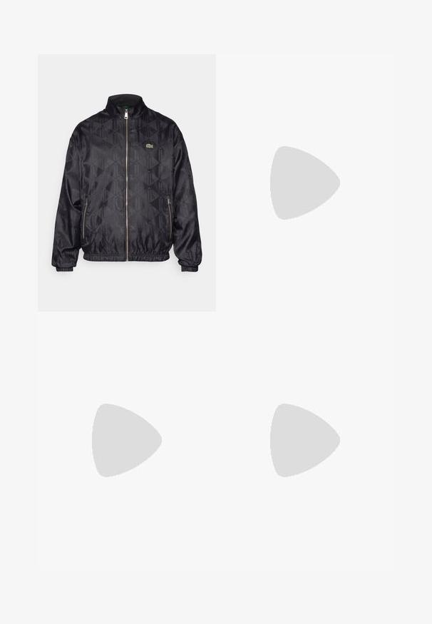 Čierna bomber bunda s geometrickým vzorom, zips na prednej strane, stojatý golier, elastické manžety a zelené logo Lacoste. Hladká, ľahká tkanina.; Čierne bavlnené tričko s krátkymi rukávmi, okrúhlym výstrihom a malým zeleným logom na ľavej náprsnej kapsičke. Jednoduchý dizajn, bežný strih.; Čierne nohavice so strihom rovného nohu, vyrobené z hladkej tkaniny. Obsahujú elastický pás a zapínanie na gombík.; Čierno-biele tenisky Lacoste s textúrovanou kožou, so šnurovaním a bielou gumovou vystuženou podrážkou. Nosené s tmavými džínsami.