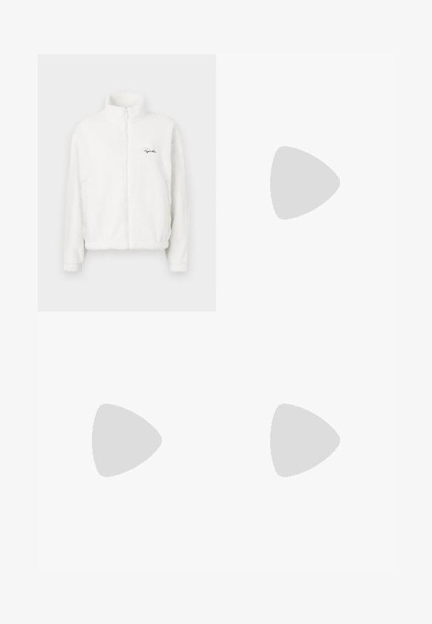 Bijela zip-up fleece jakna s visokim ovratom, s glatkom teksturom i izvezenim logotipom na lijevoj strani prsiju. Lagana i širokog kroja.; Bijela majica s kratkim rukavima od mekanog pamuka, s okruglim izrezom i prilagođenim oblikom. Bez vidljivih uzoraka ili ukrasa.; Svijetlosivi dukserica s opuštenim krojem, elastičnim pojasom, vezicom i bočnim džepovima; izrađeni od mekanog, teksturiranog materijala.; Crvene od nubuka tenisice s bijelim detaljima, sa teksturiranim materijalom, okruglim vrhom i zlatnim logom sa strane, nosi se s crnim hlačama.