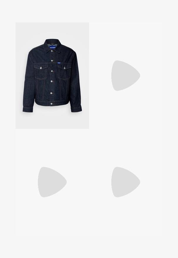 Chaqueta de denim oscuro con dos bolsillos en el pecho con solapas de botón, botones plateados y una etiqueta azul con el logo "HUGO" en el cuello.; Camisa polo blanca de algodón, con un collar clásico, una tapeta de tres botones y un bolsillo en el pecho izquierdo; pequeño logo en el dobladillo.; Pantalones casuales de color crema claro, hechos de una tela suave. Cuentan con una cinturilla elástica con cordón y un diseño de pierna ajustada.; Zapatilla deportiva en blanco y beige claro, con parte superior de malla, detalles perforados y una mediasuela texturizada con la marca en el talón.