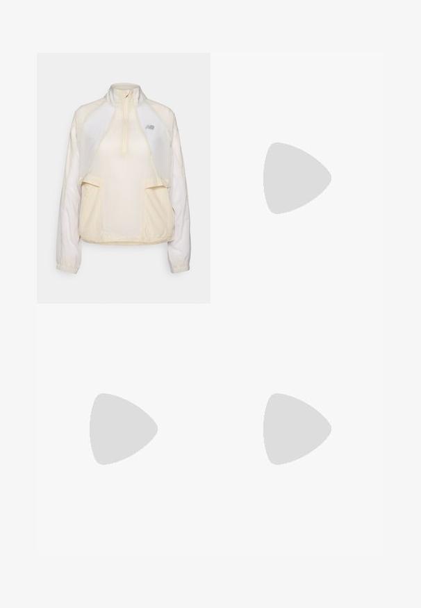 Lichtgewicht pullover jack in crème, met een halve rits kraag, twee voorke pockets en subtiele contrasterende stoftexturen. New Balance-logo aanwezig.; Bruine sport T-shirt met een ronde hals, korte mouwen en subtiele zijslits. Bevat een klein reflecterend Nike-logo op de borst.; Zwarte legging van rekbare stof met een hoge tailleband en een wit Nike-logo op de linkerdij. Gladde textuur, aansluitend ontwerp.; Zwarte Nike hardloopschoen met ademend mesh bovenwerk, witte swoosh-logo, gestructureerde details en een crèmekleurige ZoomX middenzool.