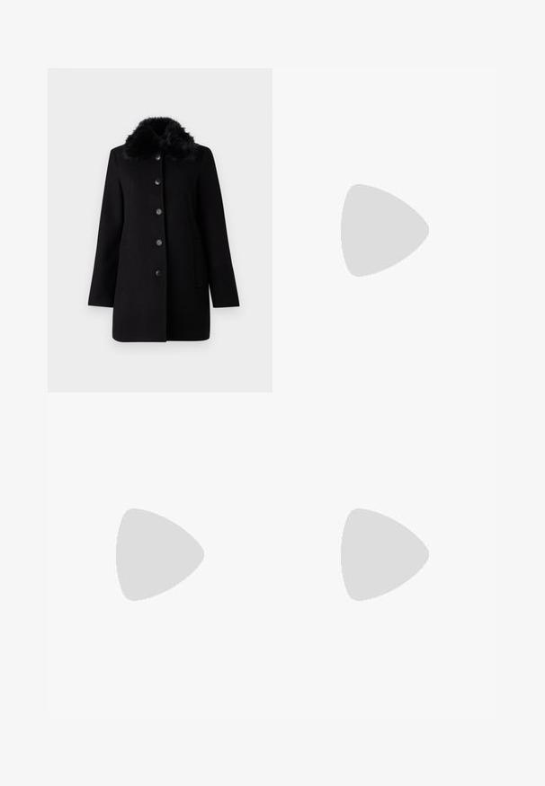 Vero Moda VMAUTUMN COZY JACKET - Klassisk kåpe / frakk - black; Svart t-skjorte med korte ermer og rund hals, laget av mykt bomullsstoff. Enkelt design, ingen synlige logoer eller mønstre.; Sorte plisserte bukser med elastisk midje. Har vide ben og et glatt, strukturert stoff med vertikale striper.; Glinsende burgunder ankelstøvel med en kraftig svart hæl, med en glatt tekstur og enkelt design. Ingen synlige lukkinger eller mønstre.