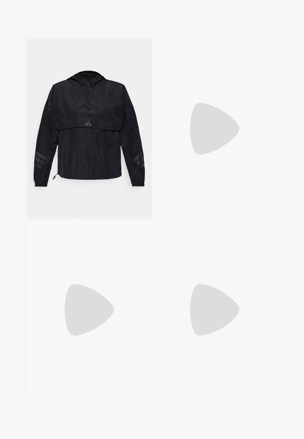 Černá lehká kapucínová bunda s polovičním zipem, která má reflexní pruhy Adidas na rukávech a texturovanou, zmačkanou látku.; Černé tričko s krátkým rukávem vyrobené z měkké tkaniny. Má bílé logo Adidas a kontrastní bílé pruhy po stranách.; Černé sportovní legíny s vysokým pasem, které mají síťované prvky na dolních nohavicích a vyšívané logo na boku.; Bílé sportovní boty s vrškem ze síťoviny, třemi černými pruhy po stranách, texturovanými akcenty a odolnou gumovou podrážkou s kontrastní černou částí.