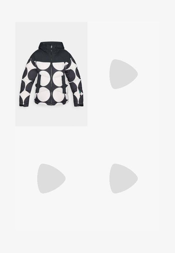 Casaco acolchoado com capuz, apresentando um padrão circular em preto e branco, fecho frontal de correr e bolsos com detalhes contrastantes em tom escuro.; T-shirt preto de mangas longas, feito de algodão, com decote redondo. Apresenta um pequeno logótipo branco na área esquerda do peito. Design simples e ajuste confortável.; Calças cargo pretas em nylon com fechos de correr removíveis, punhos ajustáveis, múltiplos bolsos e um logótipo na perna direita. Textura suave e leve.; Sapatilha atlética beige e creme com parte superior em malha texturizada, sobreposições de suporte e sola de borracha com um padrão de cravo para tração.