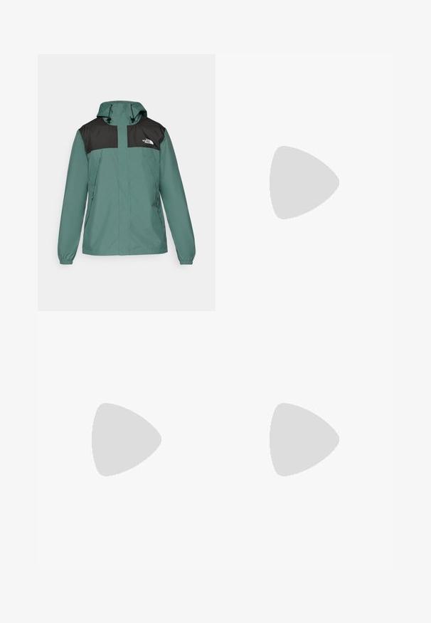 Žalias vandeniui atsparus švarkas su juodu viršutiniu skyriumi. Aprūpintas kapuce, užtrauktukais uždaromomis kišenėmis, elastiniais rankogaliais ir "The North Face" logotipu ant krūtinės.; Juodas trumpas rankovės marškinėliai, pagaminti iš lengvos medžiagos. Yra mažas baltas logotipas kairiajame krūtinės pusėje ir subtilūs pečių akcentai.; Juodos sportinės kelnės, pagamintos iš lengvos medžiagos, su raišteliu liemens srityje, šoniniais kišenėmis ir siaurėjantys apykaklės prie kulkšnies.; Juodos sportinės bateliai su tinklelio viršumi, guminiais padu ir paminkštintu apykakle. Yra raišteliai, logotipas šone ir tekstūruotas dizainas.