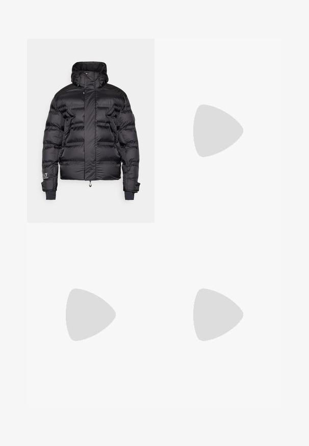 EA7 Emporio Armani CORTINA JACKET - Suusajakk - black; Valge puuvillane T-särk lühikeste varrukatega, ümar kaelus ja väike must EA7 logo vasakul rinnus. Sile tekstuur, tavapärane lõige.; Mustad mustad, pehmest kangast, elastse vöökoha ja mansettidega. Vasakul säärel on vertikaalselt prinditud kollane bränd.; Valged sneakerid mustade paelte ja võrgukaunistustega. Omavad siledat nahast ülemist osa ja tekstureeritud kummist tallat. Kombineeritud laiade hallide teksadega.